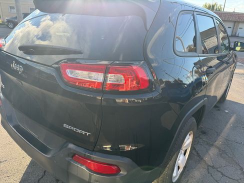 Used 2017 Jeep Cherokee Sport w/ Safety Group image 10