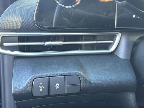 Used 2025 Hyundai Elantra Limited FWD image 15