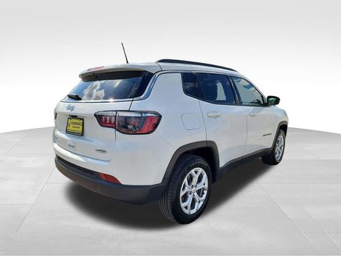 Used 2024 Jeep Compass Latitude AWD/4WD image 9