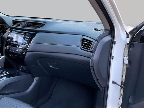 Used 2017 Nissan Rogue S w/ Appearance Package FWD image 17