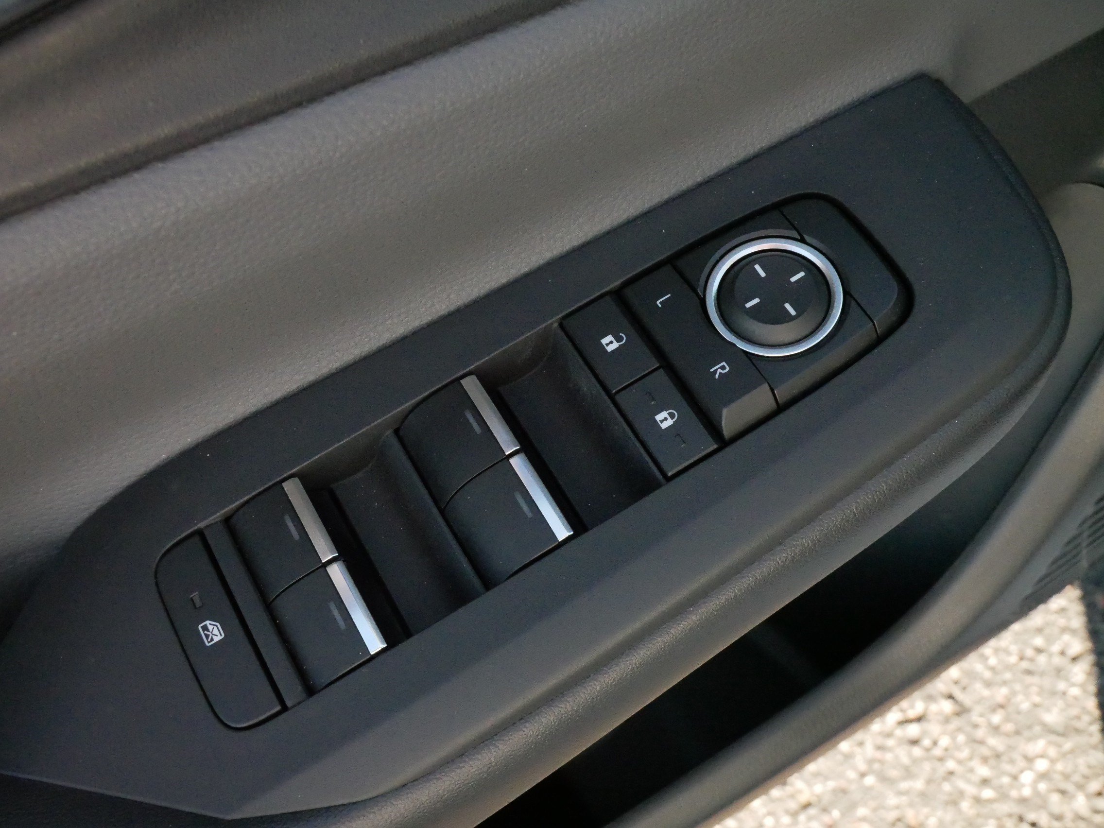 Used 2024 Toyota Prius XLE AWD/4WD image 19
