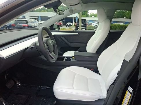 Used 2024 Tesla Model Y Long Range AWD/4WD image 13