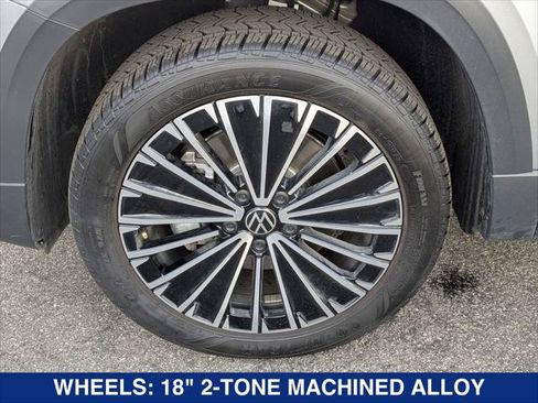 Used 2025 Volkswagen Taos SE FWD image 9