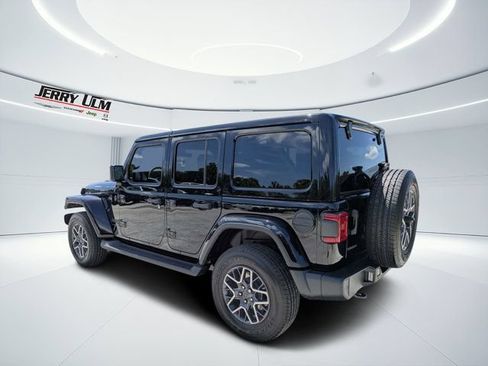 New 2026 Jeep Wrangler Unlimited Sahara AWD/4WD image 5