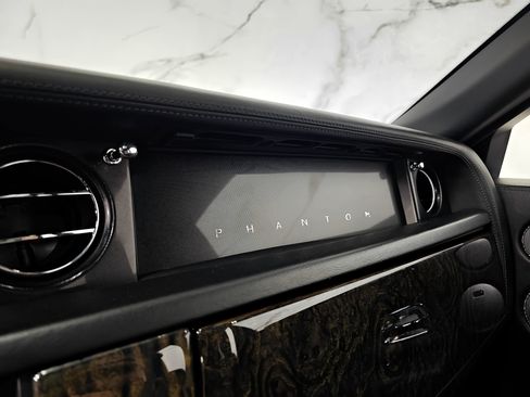 Used 2006 Rolls-Royce Phantom Sedan RWD image 42