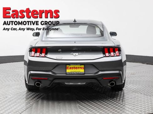 Used 2024 Ford Mustang Coupe image 6