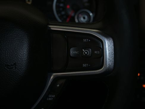 Used 2019 RAM 1500 Laramie AWD/4WD image 18