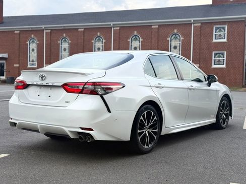 Used 2018 Toyota Camry SE FWD image 6