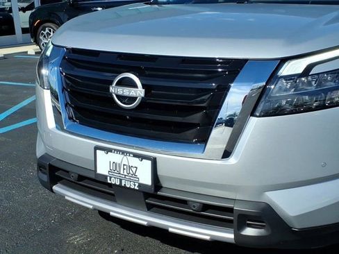 Used 2025 Nissan Pathfinder SL w/ SL Premium Package image 36