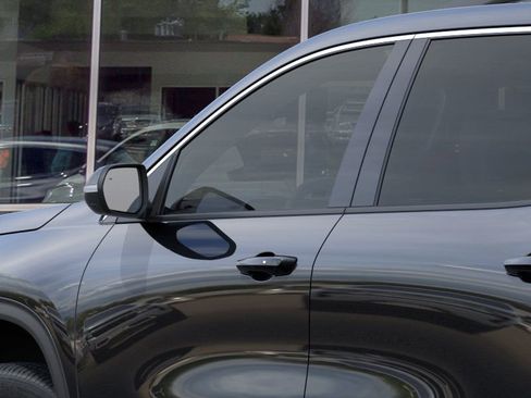 New 2026 Chevrolet Traverse LT image 12