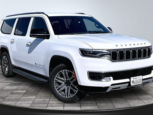 Certified 2024 Jeep Wagoneer L Series II w/ Flexible Seating Group AWD/4WD image 36