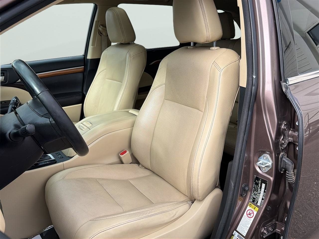 Used 2017 Toyota Highlander AWD V6 image 14