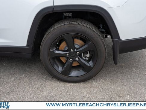 Certified 2024 Jeep Grand Cherokee L Altitude image 12