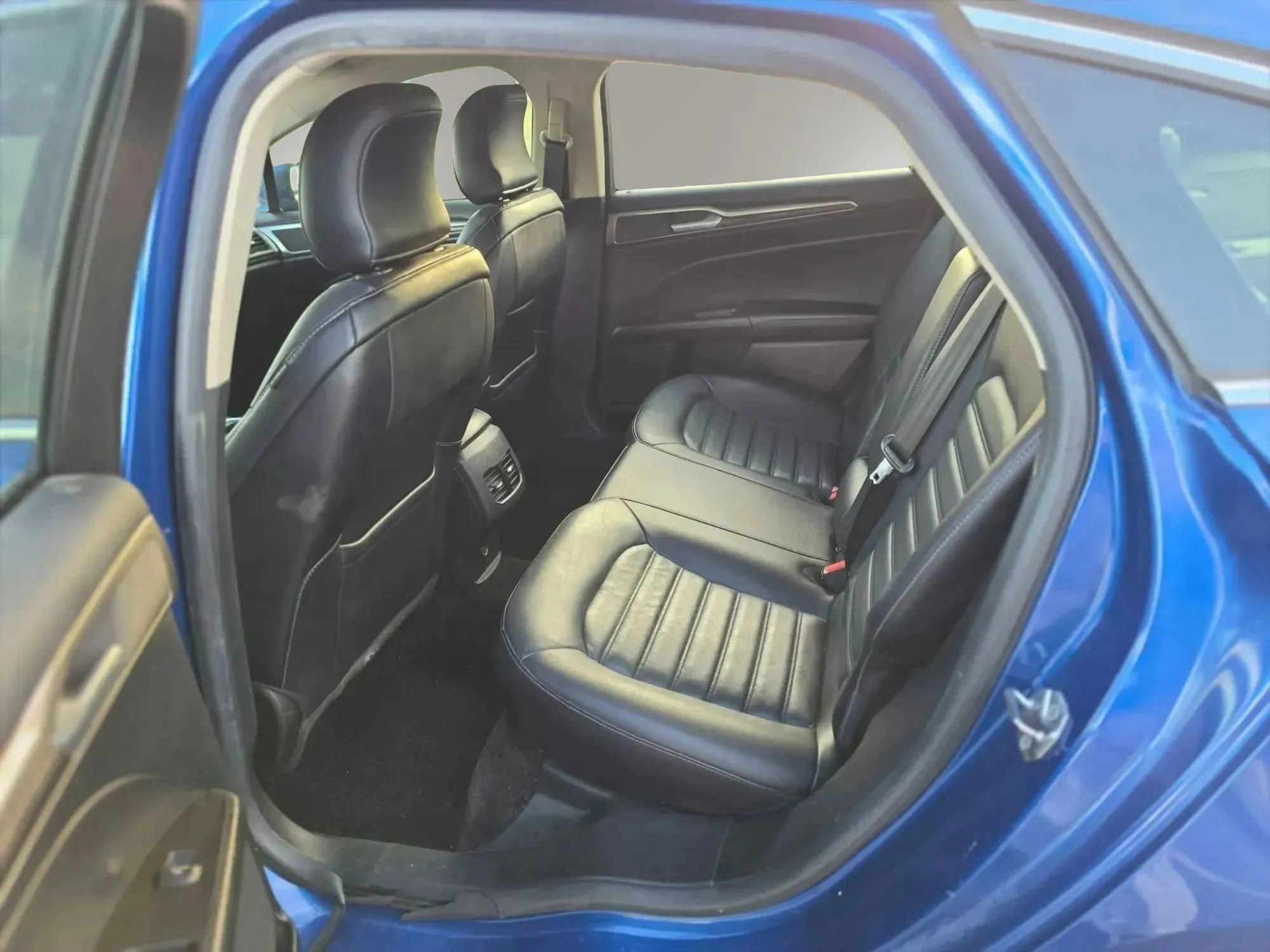Used 2017 Ford Fusion SE w/ Fusion SE Technology Package FWD image 14