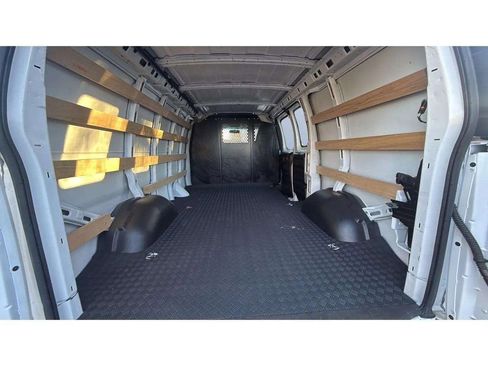 Used 2024 GMC Savana 2500 w/ Driver Convenience Package image 15