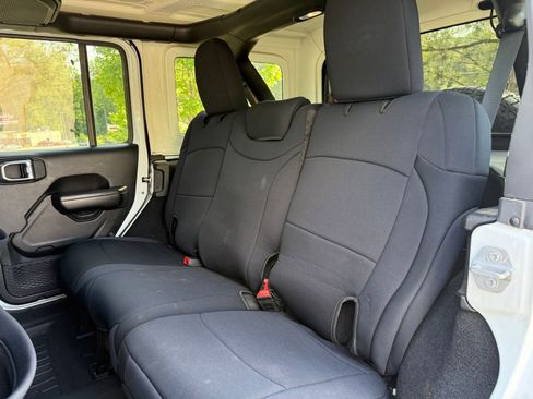 Used 2018 Jeep Wrangler Unlimited Sport S AWD/4WD image 39