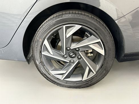 Used 2025 Hyundai Elantra SEL image 11