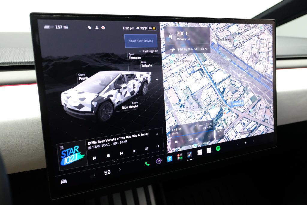 Used 2024 Tesla Cybertruck AWD Crew Cab image 21