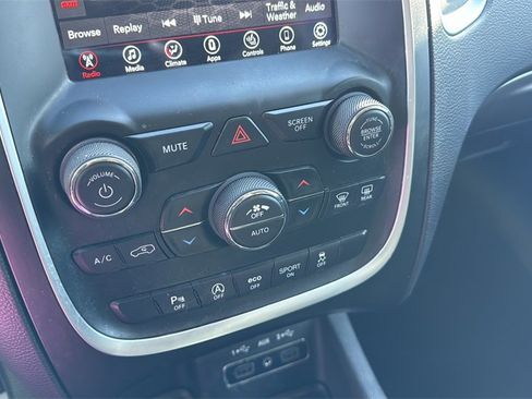 Used 2020 Dodge Durango SXT image 28