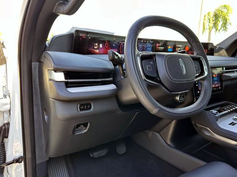 Used 2025 Lincoln Navigator Reserve w/ Jet Appearance Package image 20