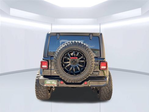 Used 2019 Jeep Wrangler Unlimited Sahara AWD/4WD image 6