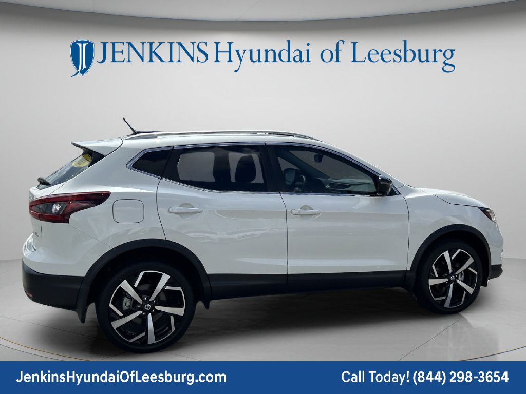 Used 2021 Nissan Rogue Sport SL w/ Premium Package FWD image 4
