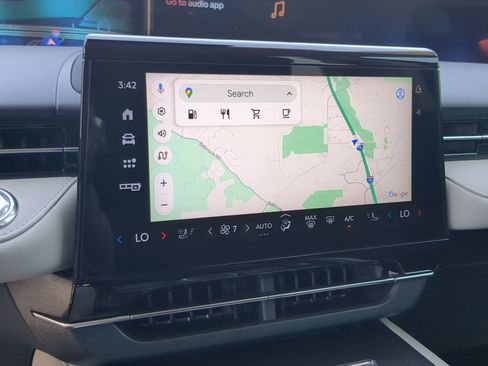 New 2025 Lincoln Nautilus Premier image 17