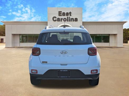 Used 2024 Hyundai Venue SEL image 4
