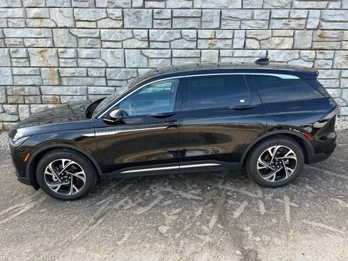 Used 2024 Lincoln Nautilus Premier w/ Equipment Group 102A image 3