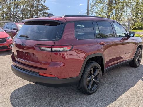 Certified 2023 Jeep Grand Cherokee L Laredo AWD/4WD image 5