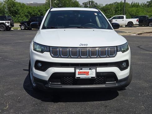 Used 2022 Jeep Compass Latitude w/ Sun and Sound Group AWD/4WD image 4