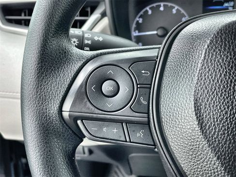 Used 2025 Toyota Corolla Cross L image 15