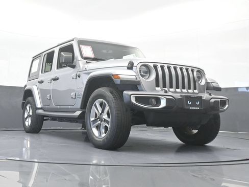 Used 2019 Jeep Wrangler Unlimited Sahara AWD/4WD image 65