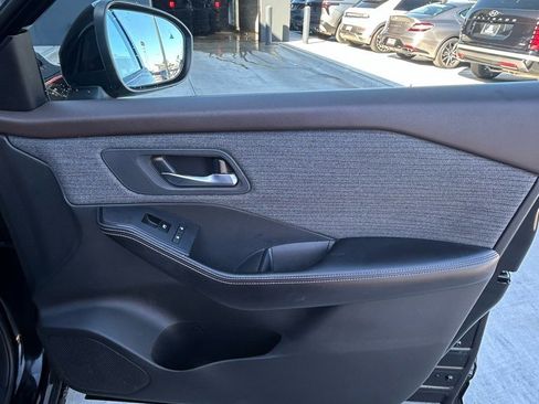 Used 2021 Nissan Rogue SV image 18