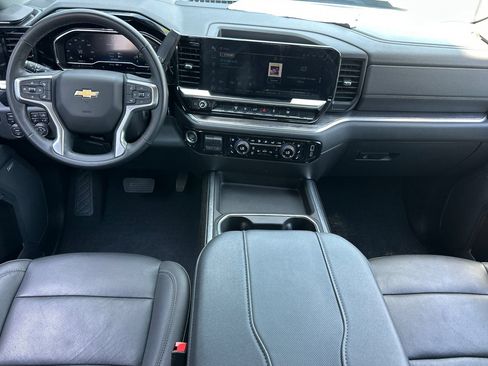 Used 2025 Chevrolet Silverado 2500 LTZ w/ LTZ Convenience Package AWD/4WD image 17