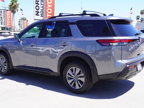Used 2025 Nissan Pathfinder SV FWD image 5