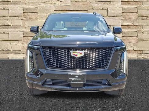Used 2026 Cadillac Escalade Platinum Sport w/ LPO, Floor Liner Package AWD/4WD image 5