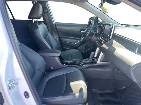 Used 2022 Toyota Corolla Cross XLE FWD image 15