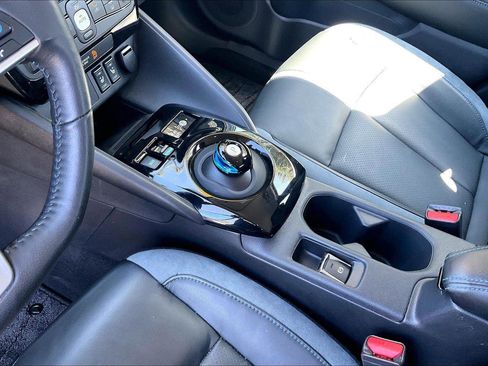 Used 2019 Nissan Leaf SL w/ SL Technology Package FWD image 18