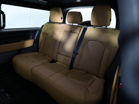 Used 2024 Land Rover Defender 90 V8 image 13