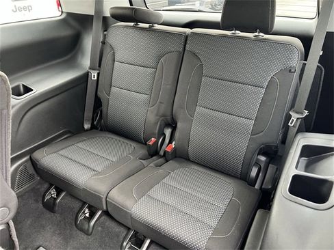 Certified 2023 GMC Acadia SLE w/ Driver Convenience Package image 23