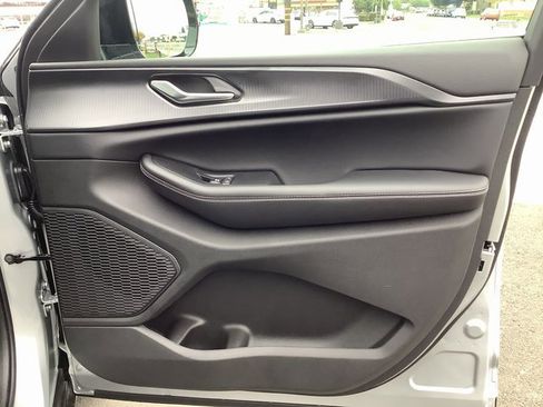 New 2025 Jeep Grand Cherokee Altitude image 38