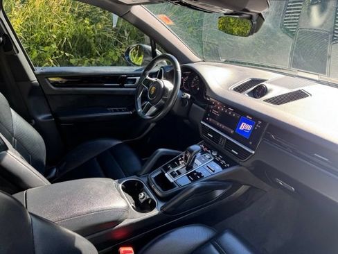 Used 2023 Porsche Cayenne AWD/4WD image 19