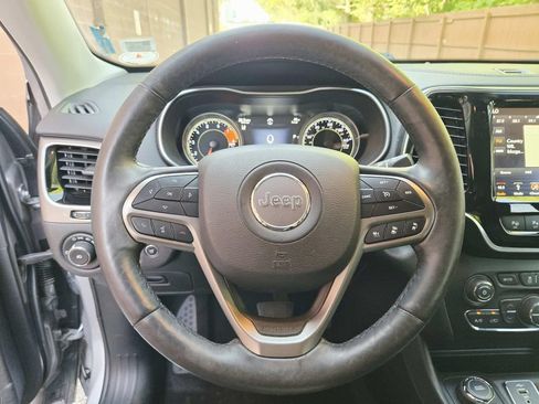 Used 2019 Jeep Cherokee Limited w/ Luxury Group AWD/4WD image 19