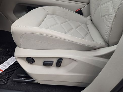 New 2026 Volkswagen Atlas SE image 18