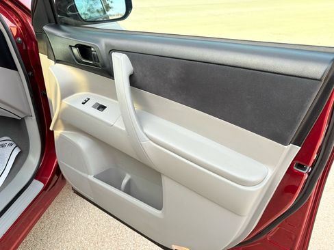 Used 2008 Toyota Highlander FWD 4dr Base (Natl) image 21