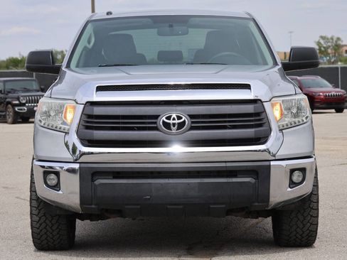 Used 2015 Toyota Tundra SR5 w/ SR5 Upgrade Package AWD/4WD image 2