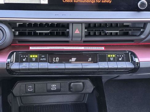 Used 2024 Toyota Prius Prime Premium w/ Advanced Technology Package FWD image 18