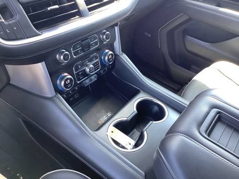 Used 2023 GMC Yukon SLT AWD/4WD image 18