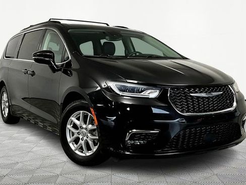 Used 2022 Chrysler Pacifica Touring-L image 1